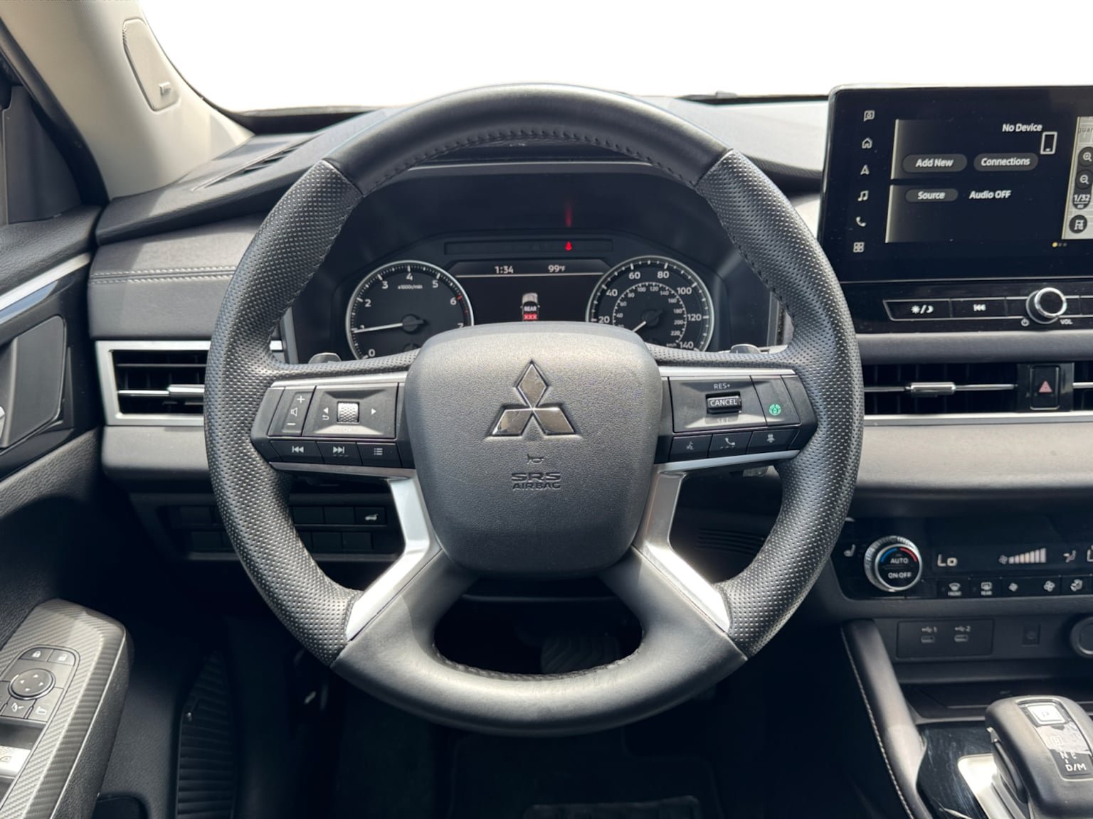 Used 2025 Mitsubishi Outlander SE AWD/4WD image 13