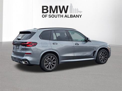 Used 2024 BMW X5 xDrive40i w/ M Sport Package image 4