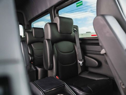 Used 2020 Mercedes-Benz Sprinter 2500 image 27