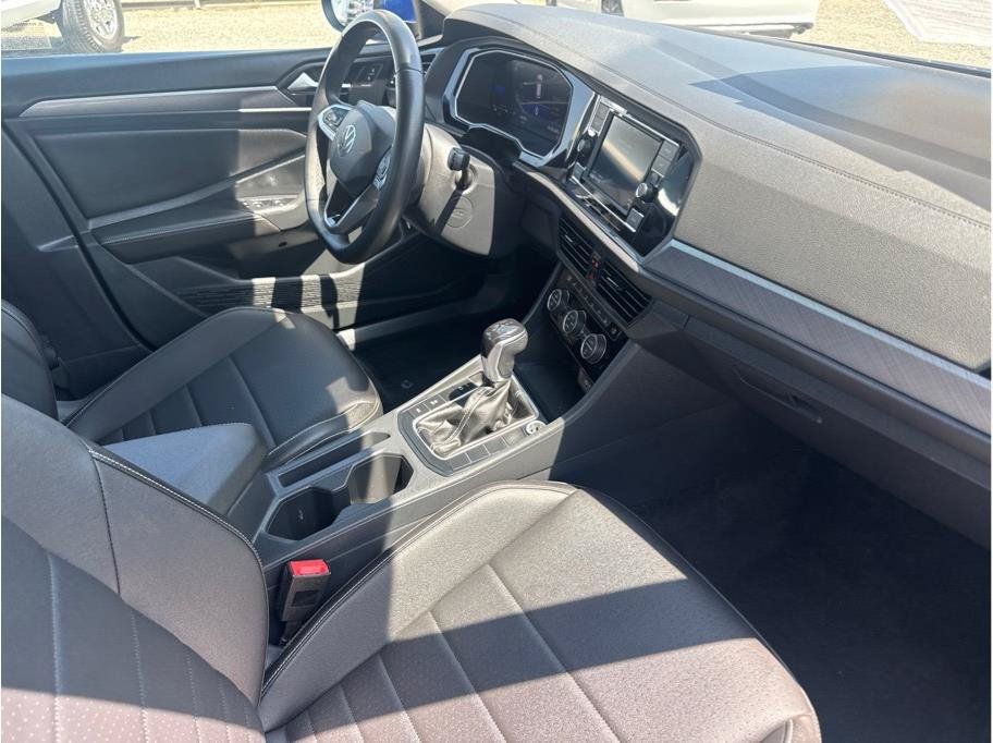 Used 2024 Volkswagen Jetta SE FWD image 10