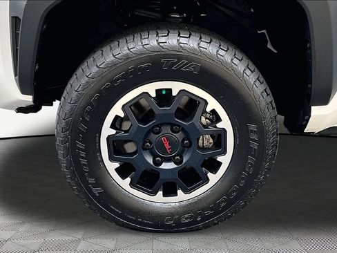 Certified 2024 Toyota Tacoma TRD Off-Road AWD/4WD image 11
