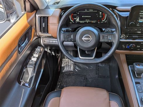 Used 2023 Nissan Pathfinder Platinum image 15