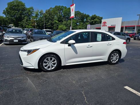 Certified 2025 Toyota Corolla LE FWD image 3