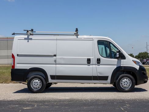 Used 2023 RAM ProMaster 2500 w/ Driver Convenience Group FWD image 8