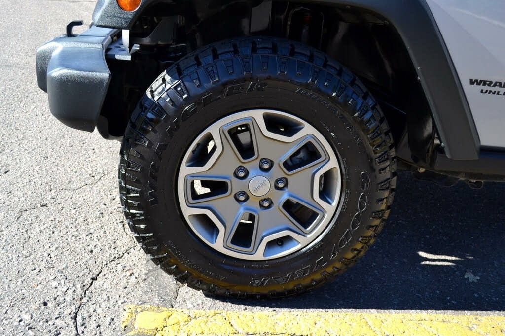 Used 2015 Jeep Wrangler Unlimited Rubicon w/ Dual Top Group AWD/4WD image 36