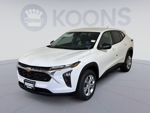 New 2026 Chevrolet Trax LS FWD image 1