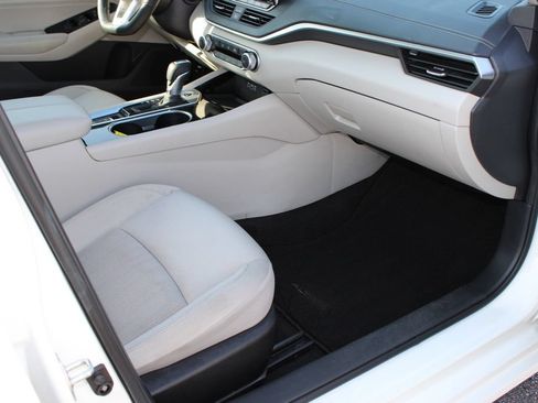 Used 2022 Nissan Altima 2.5 SV w/ SV Premium Package AWD/4WD image 6