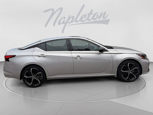 Used 2024 Nissan Altima 2.5 SR w/ SR Premium Package FWD image 7