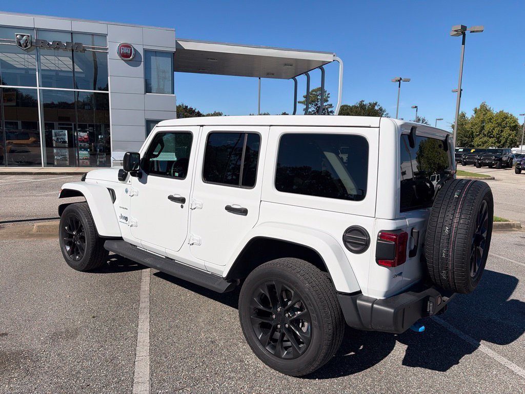 Used 2023 Jeep Wrangler Unlimited Sahara AWD/4WD image 8