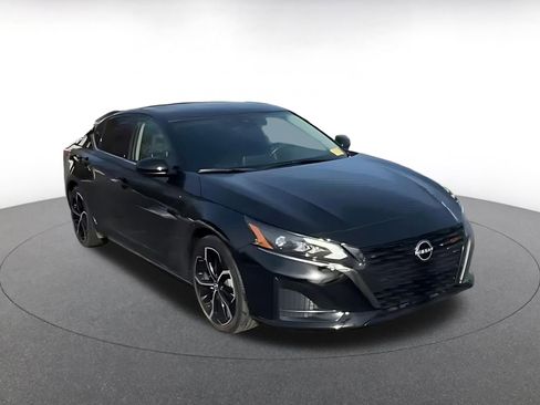 Used 2025 Nissan Altima 2.5 SR image 3