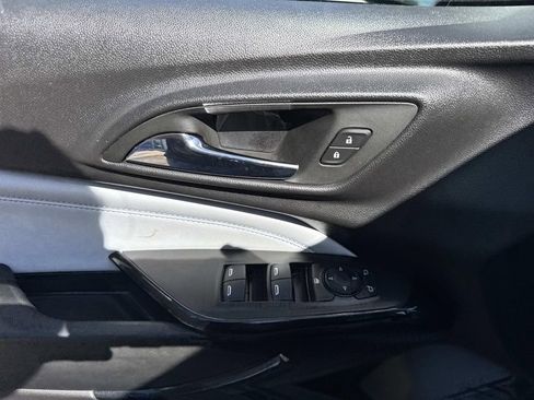 Certified 2025 Chevrolet Trax LT w/ LT Convenience Package FWD image 21