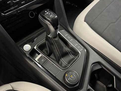 New 2025 Volkswagen Taos SE image 10