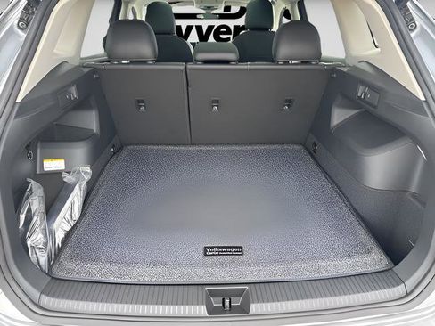 New 2025 Volkswagen Tiguan SE image 20