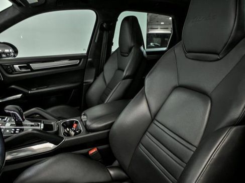 Used 2020 Porsche Cayenne Turbo image 12