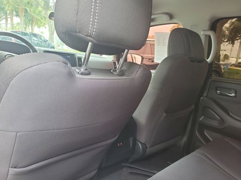 Used 2022 Nissan Frontier SV image 12