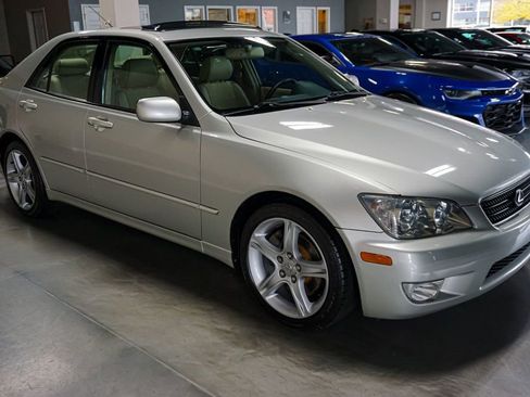 Used 2002 Lexus IS 300 image 4