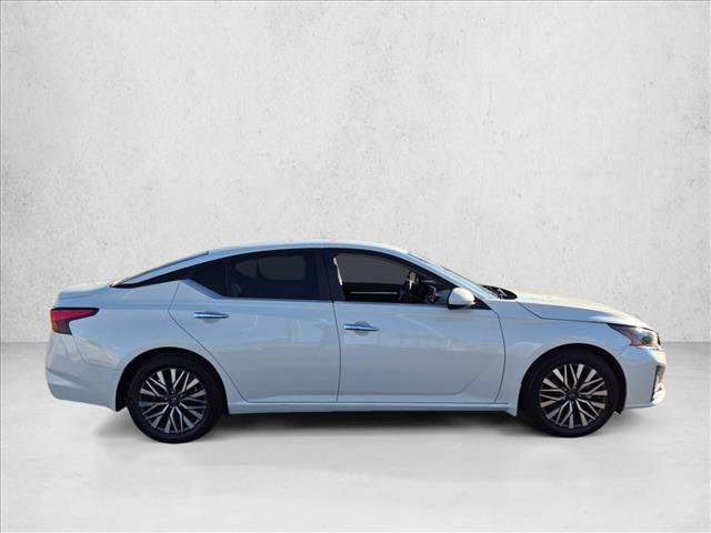 Used 2023 Nissan Altima 2.5 SV FWD image 4