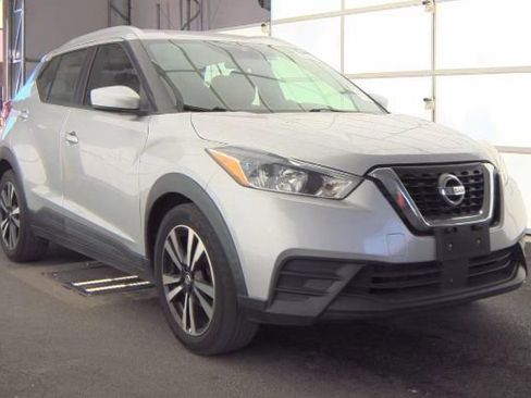 Used 2020 Nissan Kicks SV FWD image 2