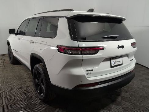 New 2025 Jeep Grand Cherokee L Limited w/ Black Appearance Package AWD/4WD image 4