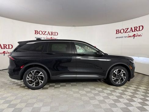 Used 2025 Lincoln Nautilus Premier AWD/4WD image 9