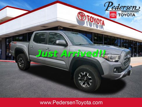 Used 2017 Toyota Tacoma TRD Off-Road AWD/4WD image 1