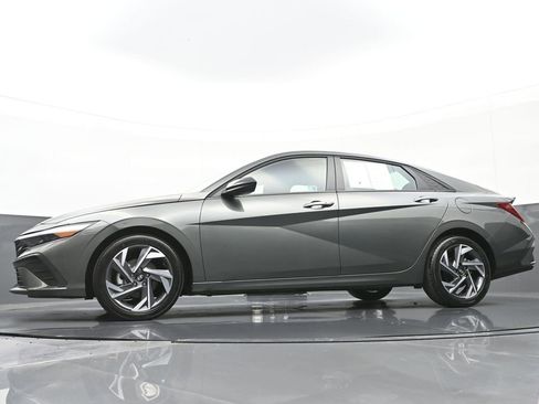 Certified 2025 Hyundai Elantra Sport image 41