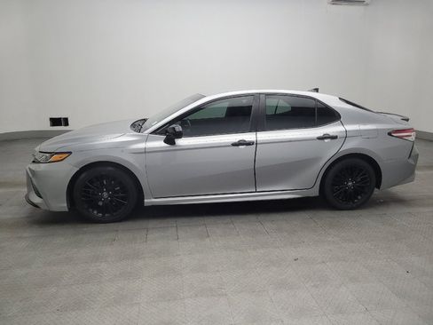 Used 2020 Toyota Camry SE FWD image 2