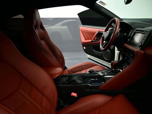Used 2018 Nissan GT-R Premium w/ Premium Interior Package image 23