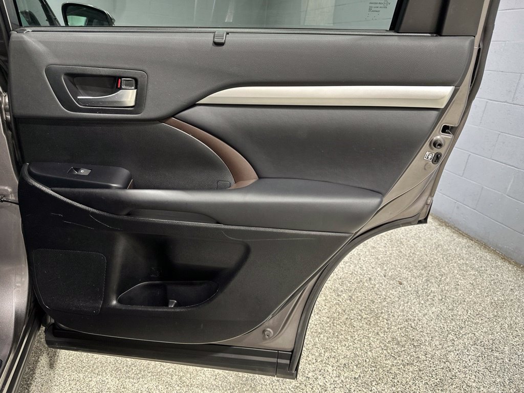 Used 2019 Toyota Highlander XLE AWD/4WD image 20