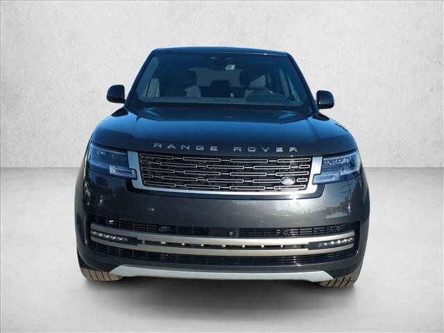 Used 2025 Land Rover Range Rover SE AWD/4WD image 2