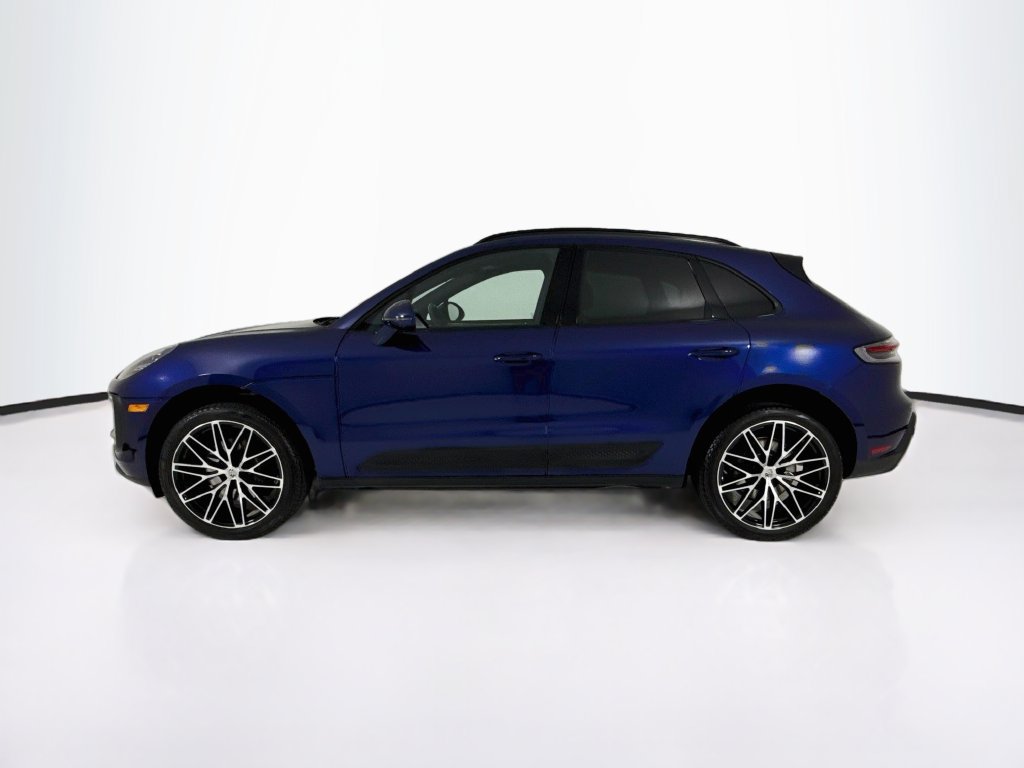 Certified 2025 Porsche Macan AWD/4WD image 2