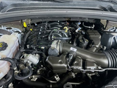 Used 2025 Jeep Grand Cherokee Altitude image 35