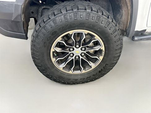 Used 2019 Chevrolet Colorado ZR2 image 11