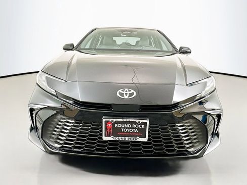 Used 2025 Toyota Camry SE image 2