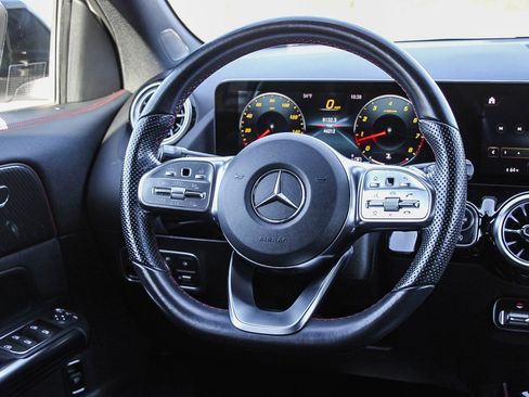 Certified 2022 Mercedes-Benz GLA 250 4MATIC image 16