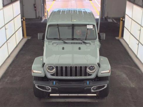 Used 2024 Jeep Wrangler Unlimited Sahara w/ Technology Group AWD/4WD image 7