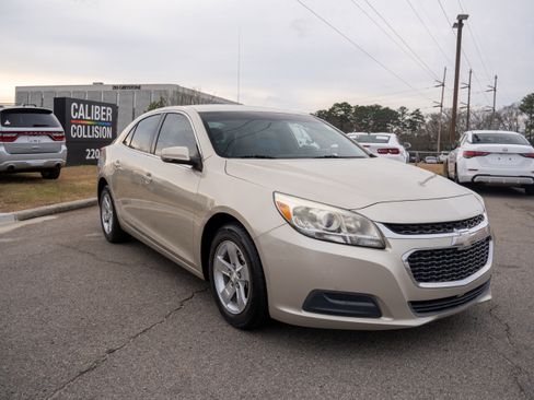 Used 2015 Chevrolet Malibu LT image 10