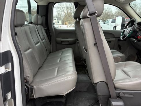 Used 2010 GMC Sierra 3500 W/T image 12