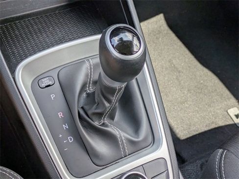 Used 2024 Hyundai Venue SEL image 16