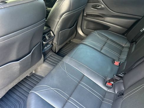 Used 2019 Lexus ES 300h FWD image 15