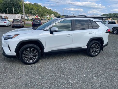 Used 2023 Toyota RAV4 XLE Premium AWD/4WD image 4