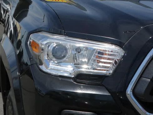 Used 2022 Toyota Tacoma SR5 image 5