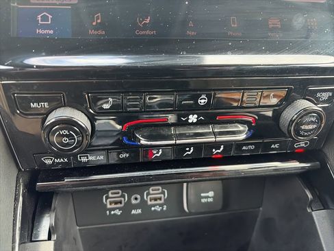 Used 2023 Jeep Grand Cherokee Limited image 32