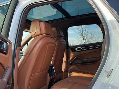 Used 2023 Porsche Cayenne image 22