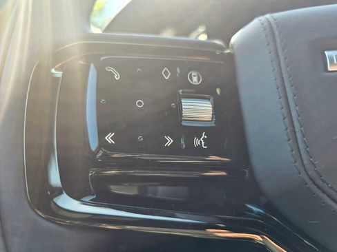 New 2026 Land Rover Range Rover Velar Dynamic SE AWD/4WD image 32
