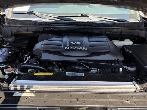 Used 2019 Nissan Titan SV w/ SV Convenience Package RWD image 32