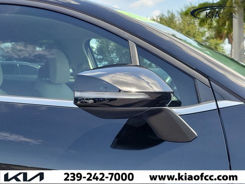 Used 2025 Kia Sportage EX FWD image 8