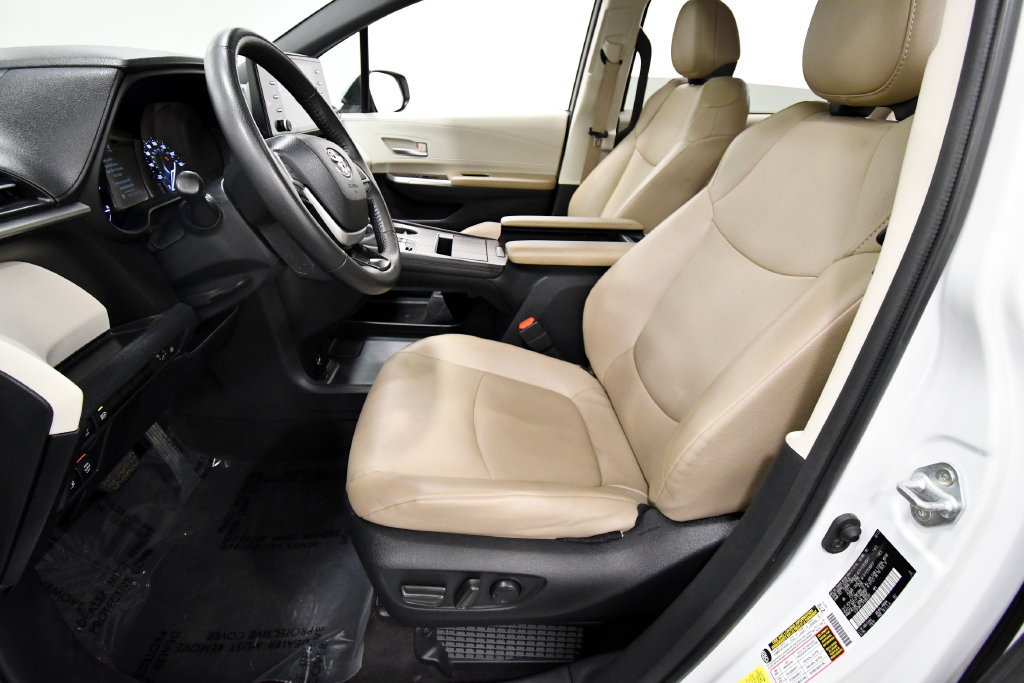 Used 2023 Toyota Sienna XLE AWD/4WD image 14