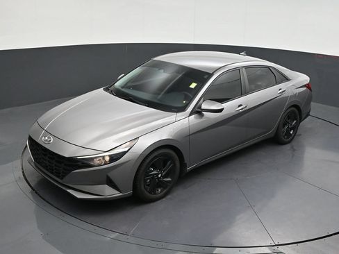 Used 2023 Hyundai Elantra Blue FWD image 15