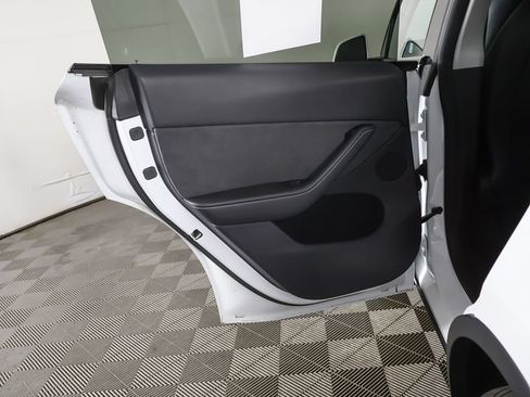 Used 2023 Tesla Model Y AWD image 25